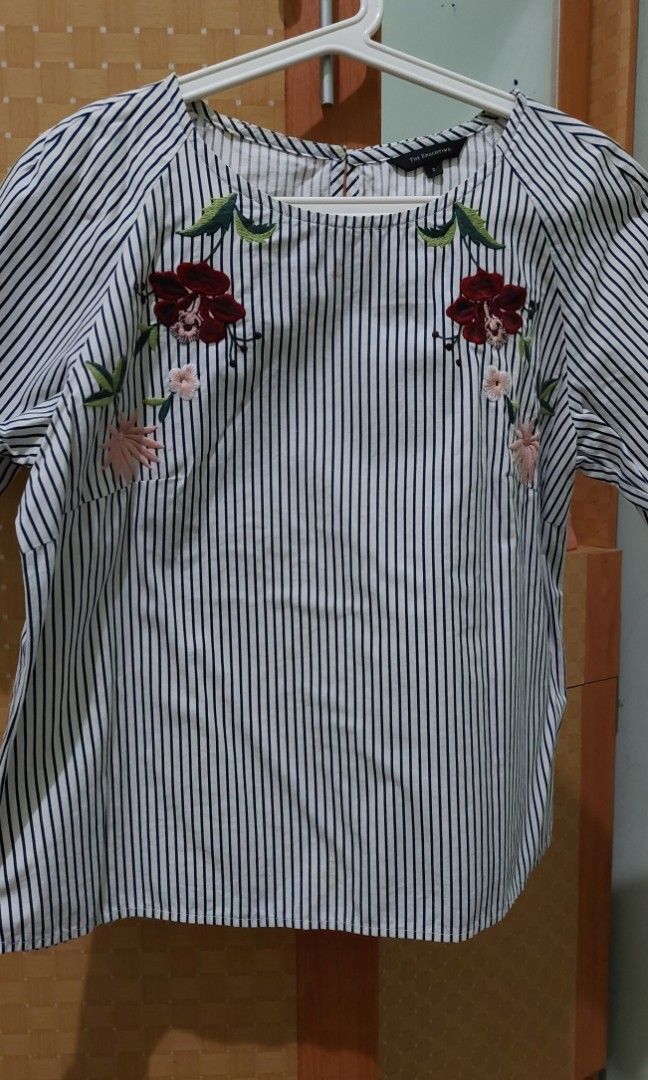 The executive size S on Carousell