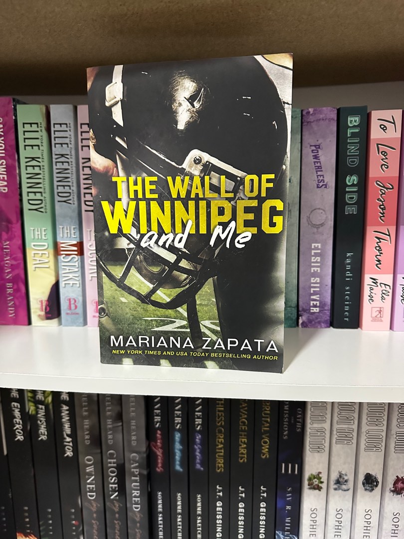 The Wall of Winnipeg and Me by Mariana Zapata (Preloved English Novels