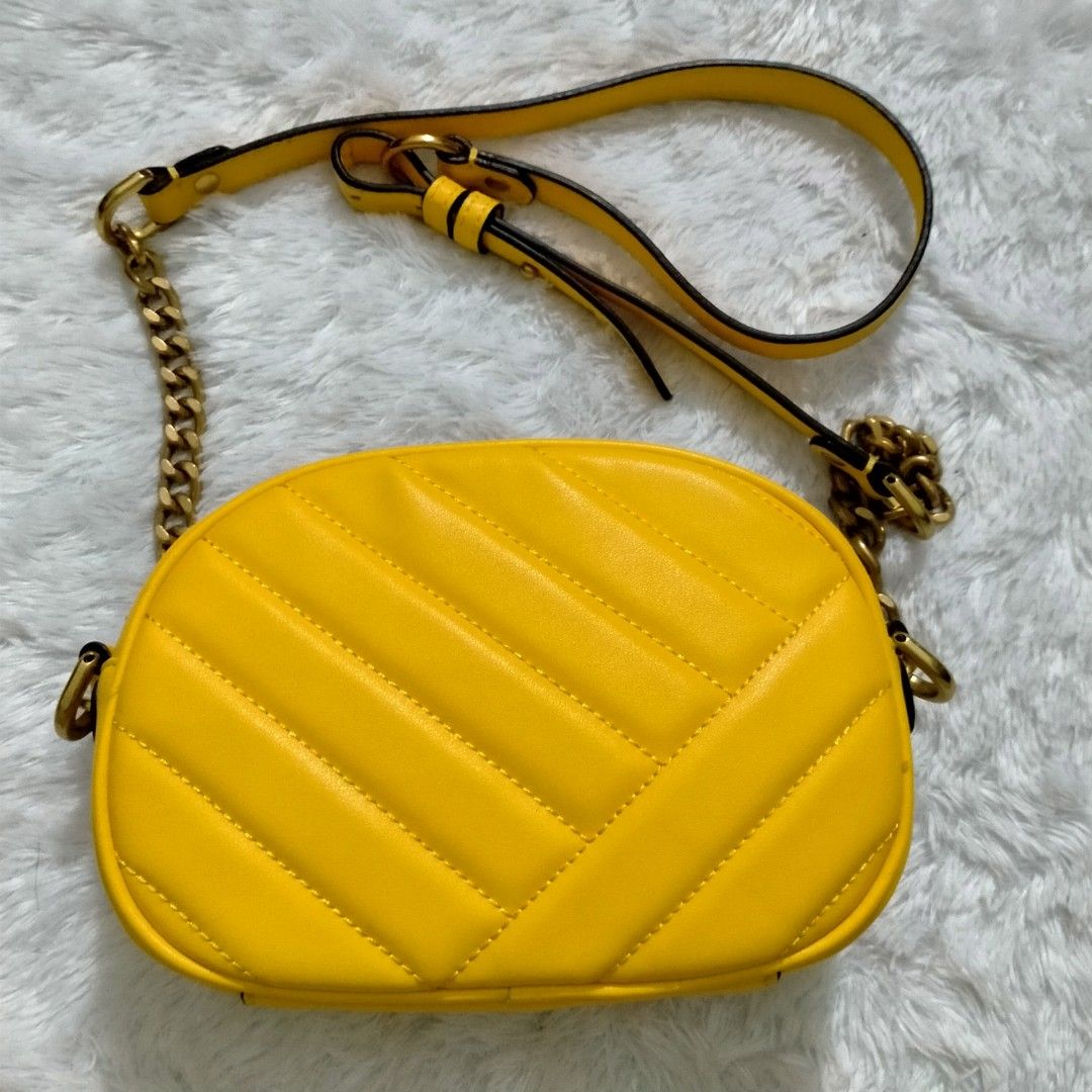 Tory Burch Kira Chevron Camera Bag, Barang Mewah, Tas & Dompet di Carousell