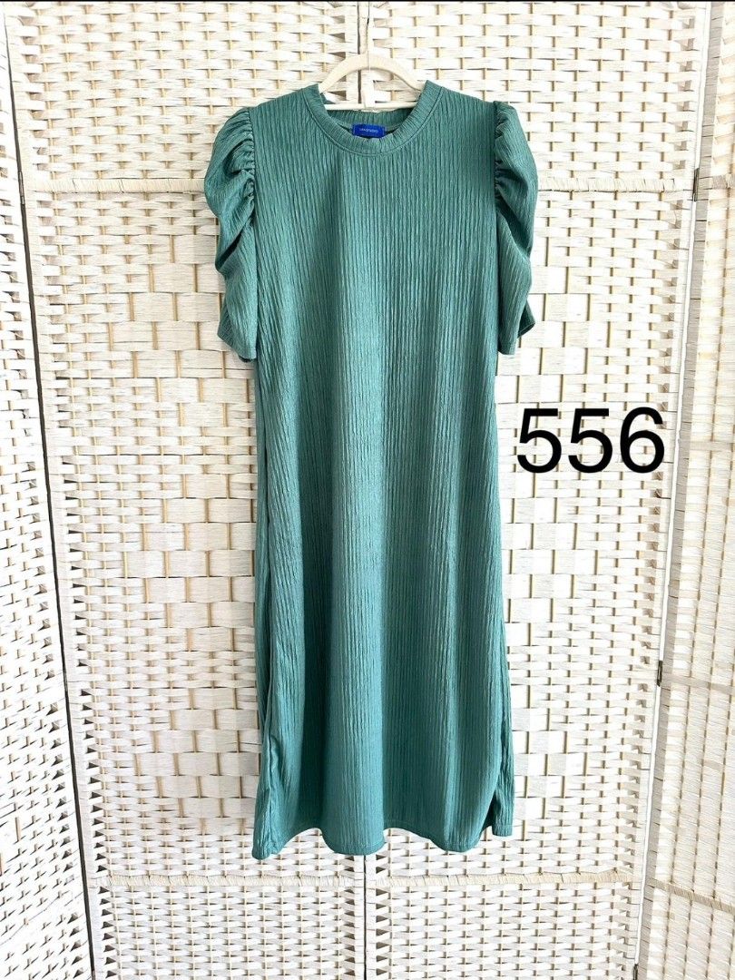 https://www.carousell.sg/p/turquoise-dress-1230072809/