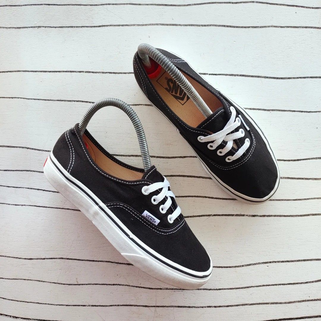 vans authentic black