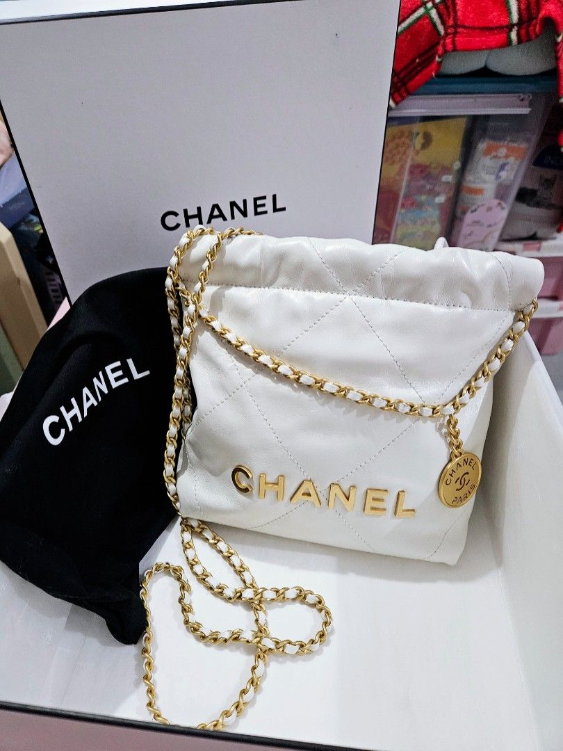 Chanel 22 mini White 白色斜孭手挽單肩handbag, 女裝, 手袋及銀包, 單