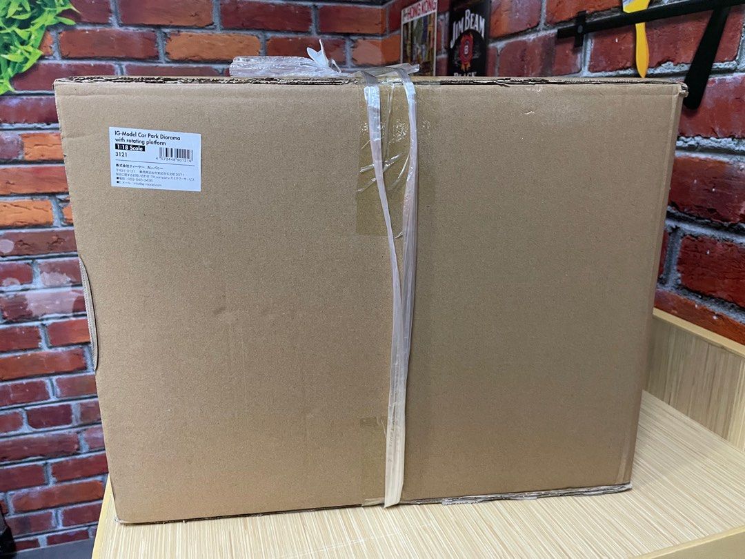 1/18 Ignition model car park Diorama with rotating platform IG3121, 興趣及