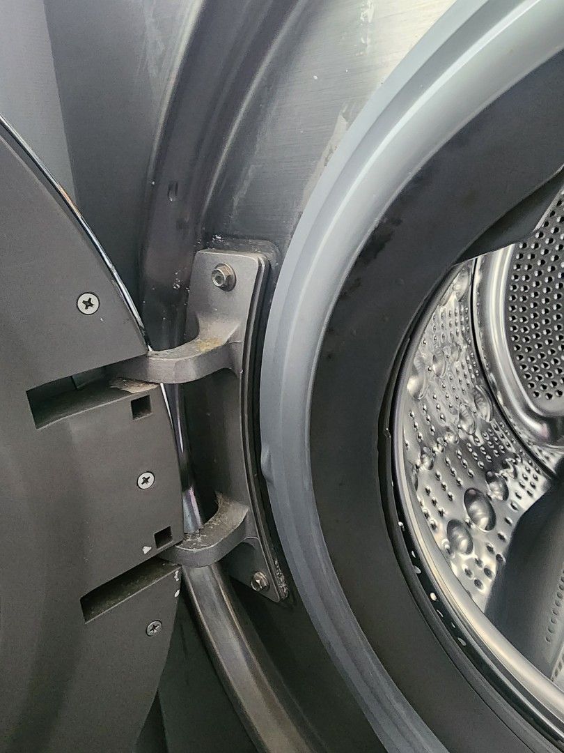 4 years old LG Washer and Dryer, TV & Home Appliances, Washing Machines