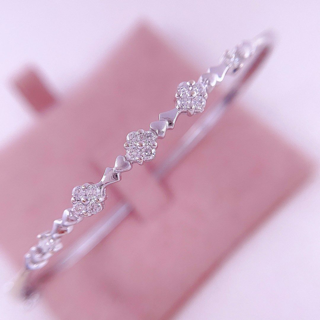 周生生CSS 18K white gold diamond 0.36ct bracelet Ø55mm 6.24g 共36份鑽石手鈪, 名牌,  飾物及配件- Carousell