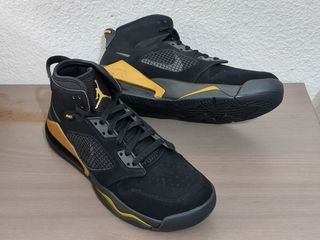 (Category: ) located in . Submitted by sneakerjuan (Listing ID 1230204766, Image 1). Description: .