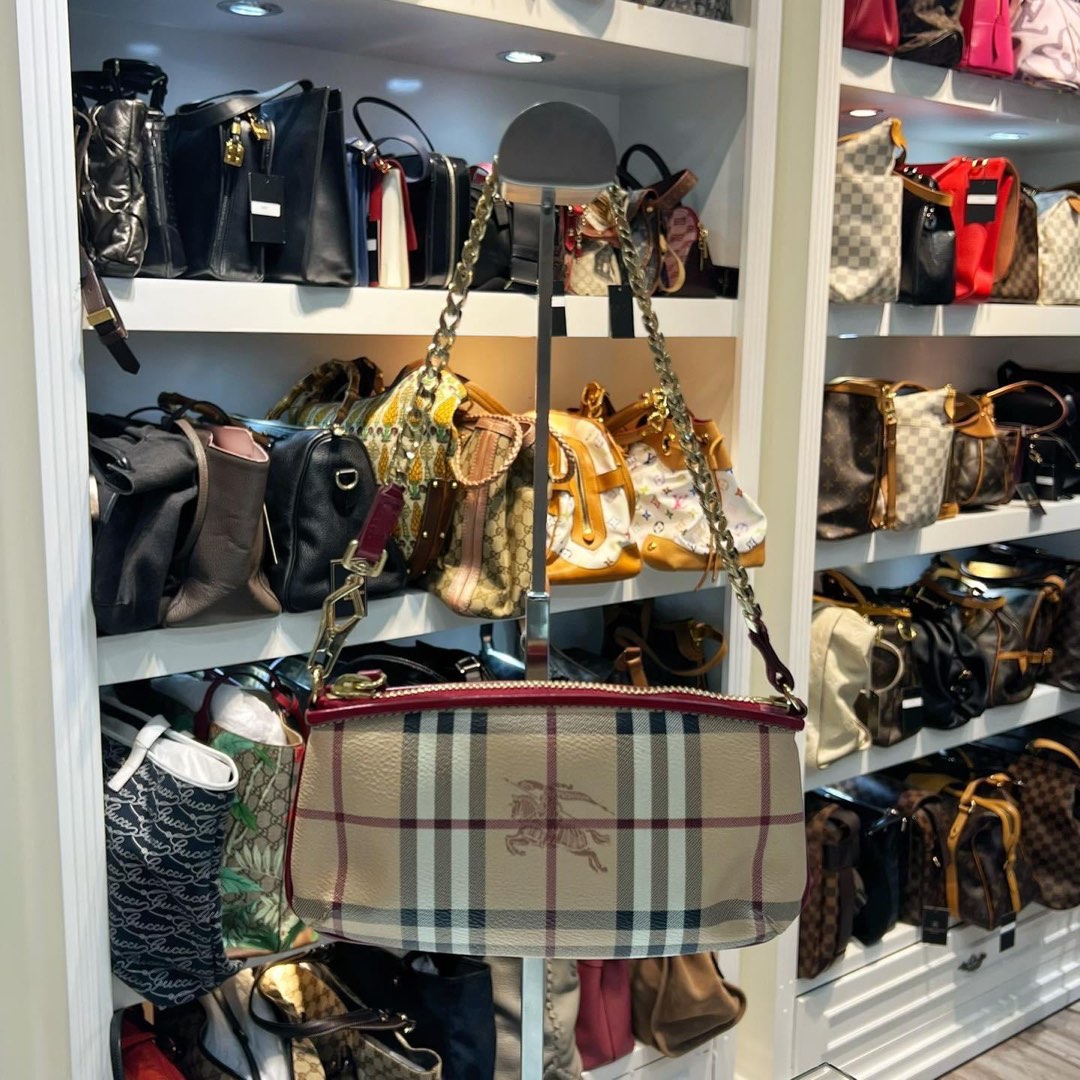 Burberry pochette on sale