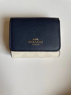 現貨速發 c4527 藍色短款錢包，PVC配牛皮 超乎想象的好，大小非常合適，卡位超多 還有一個零錢夾 皮夾