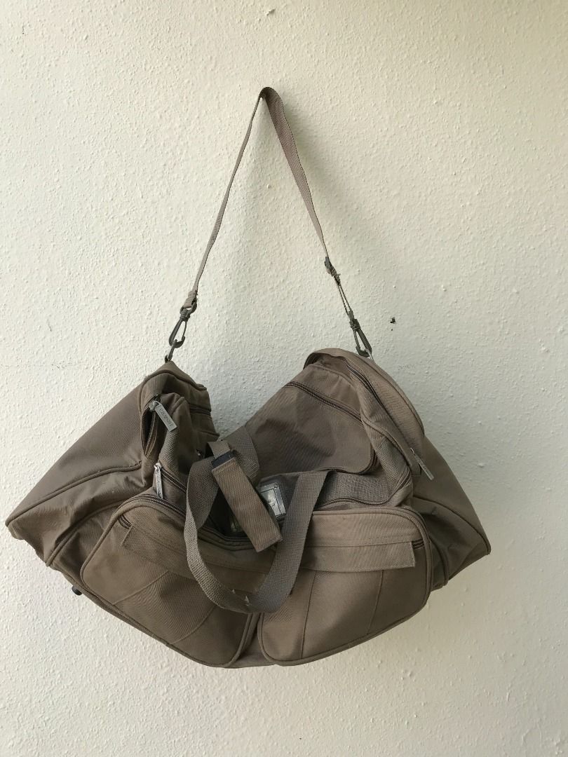 Medium sized travel bag shop