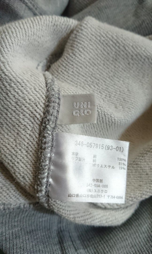 Crewneck Uniqlo Original Wash Sweater Abu Abu Ukuran M, Fesyen Pria
