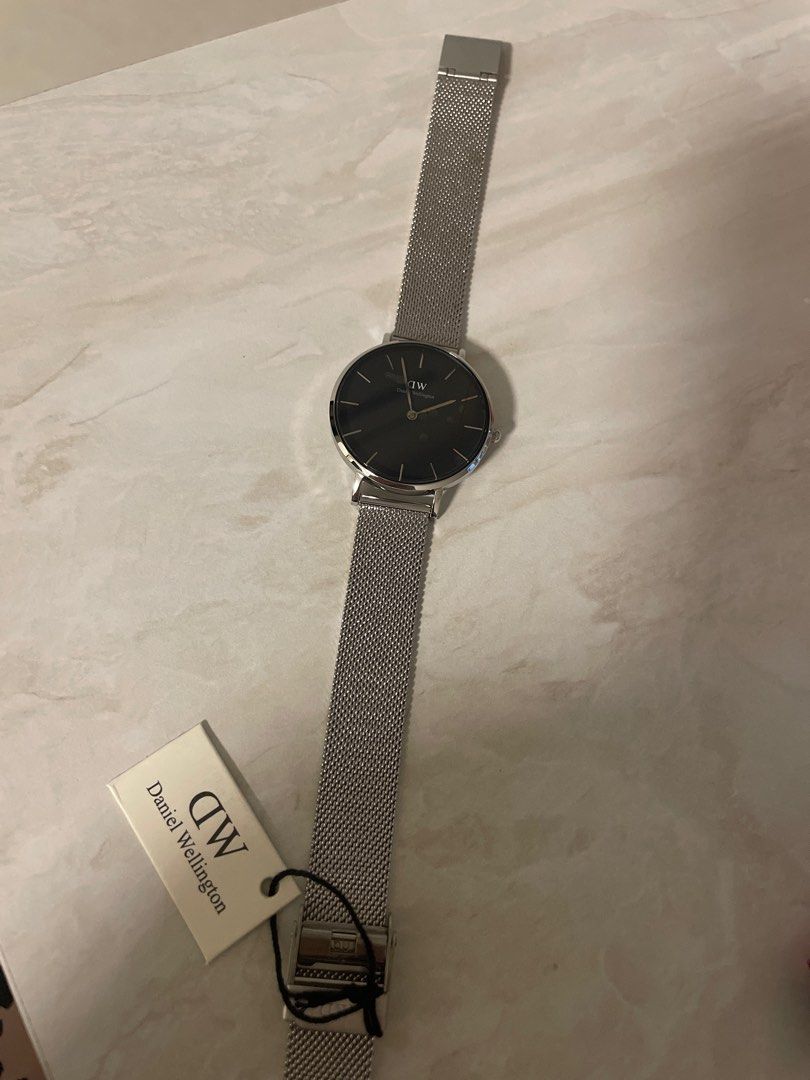 Daniel Wellington Petite Sterling in 32mm