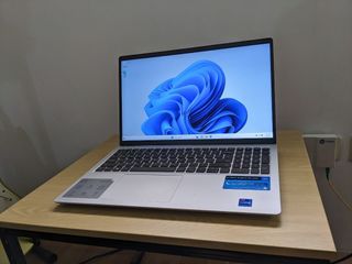 Dell Inspiron 3511 Core i7 1165G7 11th Gen 16GB 512SSD