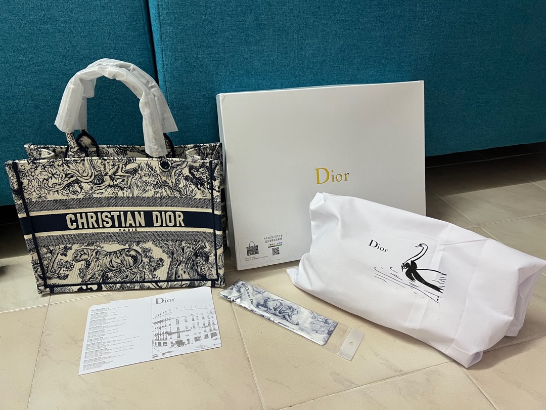 Dior Tote Bag, Women's Fashion, Bags & Wallets, Tote Bags on Carousell