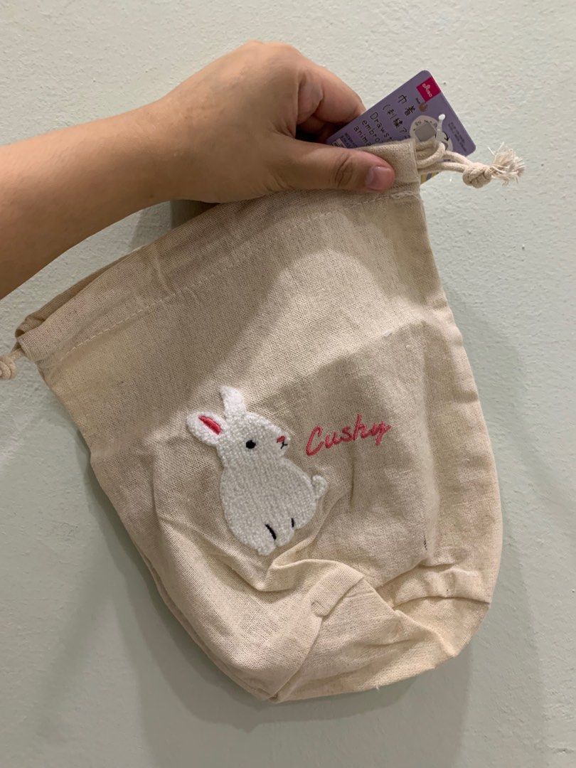 Drawstring pouch (Category: Purses & Pouches) located in Singapore. Submitted by gemini.wears (Listing ID 1230272158, Image 3). Description: BNWT Bought for 2plus at daiso,, please help clear BUY BOTH FOR 3dollars🙏 .