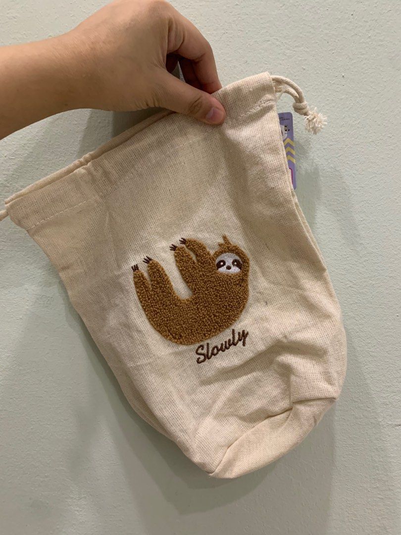 Drawstring pouch (Category: Purses & Pouches) located in Singapore. Submitted by gemini.wears (Listing ID 1230272158, Image 2). Description: BNWT Bought for 2plus at daiso,, please help clear BUY BOTH FOR 3dollars🙏 .