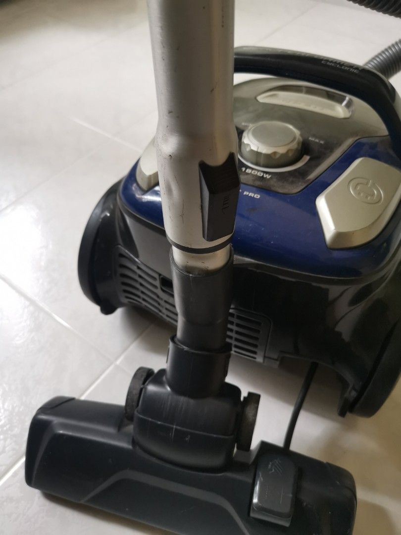 Electrolux 1800w cyclonic variable power bagless vacuum cleaner, TV ...