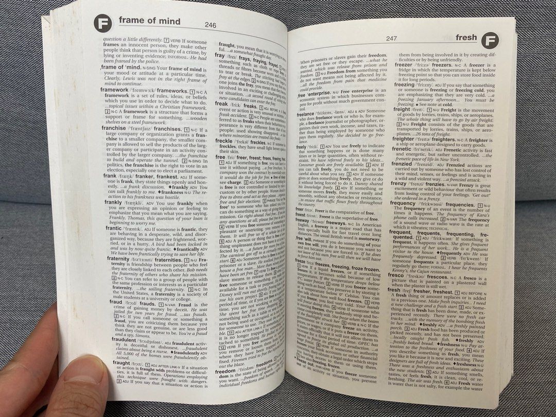 English learner's dictionary Collins, 興趣及遊戲, 書本 & 文具, 教科書 Carousell