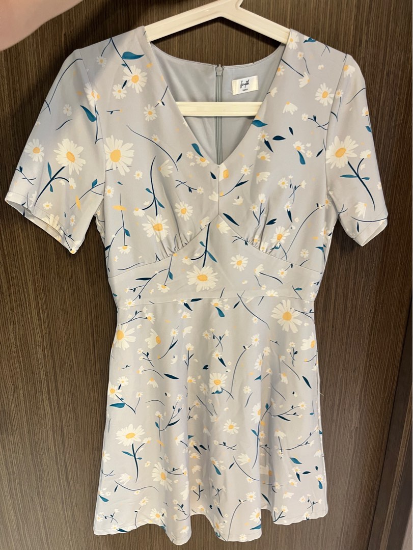 Fayth Floral Dress, Women's Fashion, Dresses & Sets, Dresses on Carousell