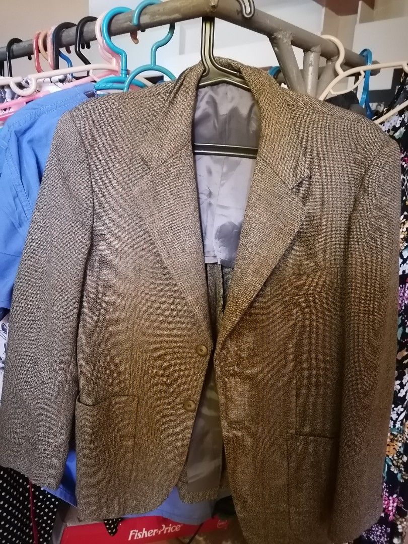 Formal coat (Category: Coats, Jackets and Outerwear) located in Caloocan City. Submitted by declutterstn (Listing ID 1230200817, Image 1). Description: Nice coat. Perfect pang byahe. Perfect kung ginawin ka or going s malamig na lugar . Used only once s US trip. Me inner lining. Rfs: malaki n s akin. Pumayat na ako. Shoulders 16 inches. Under armpit 18.5 length 26.5 inches.