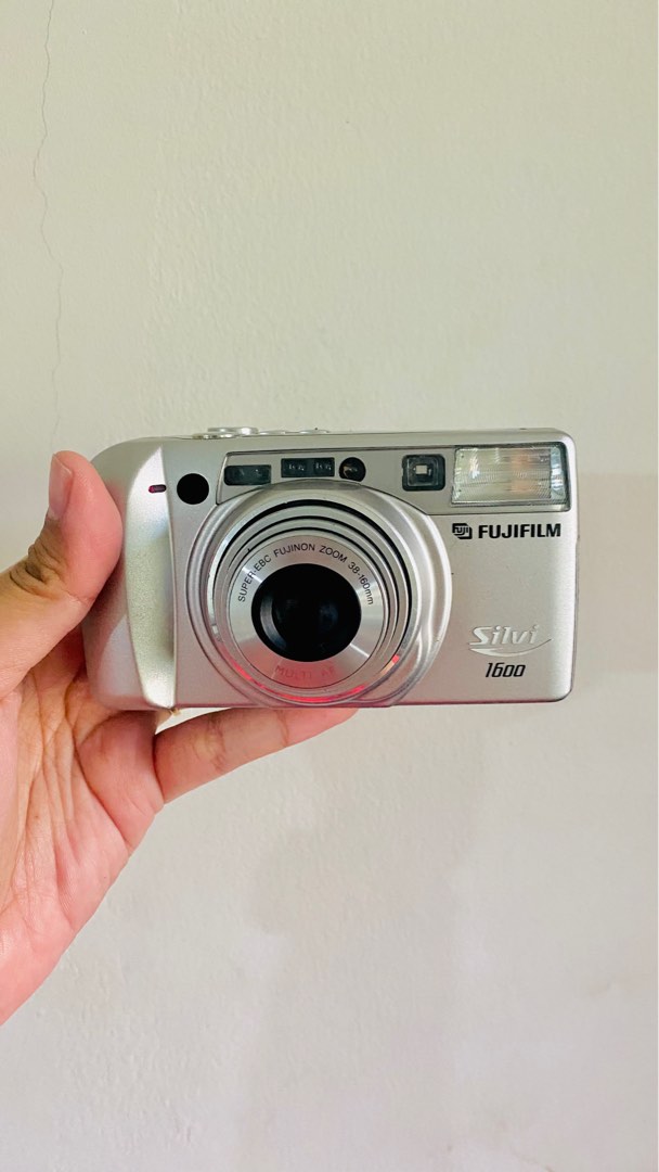 FUJIFILM SILVI 1600, Photography, Cameras on Carousell