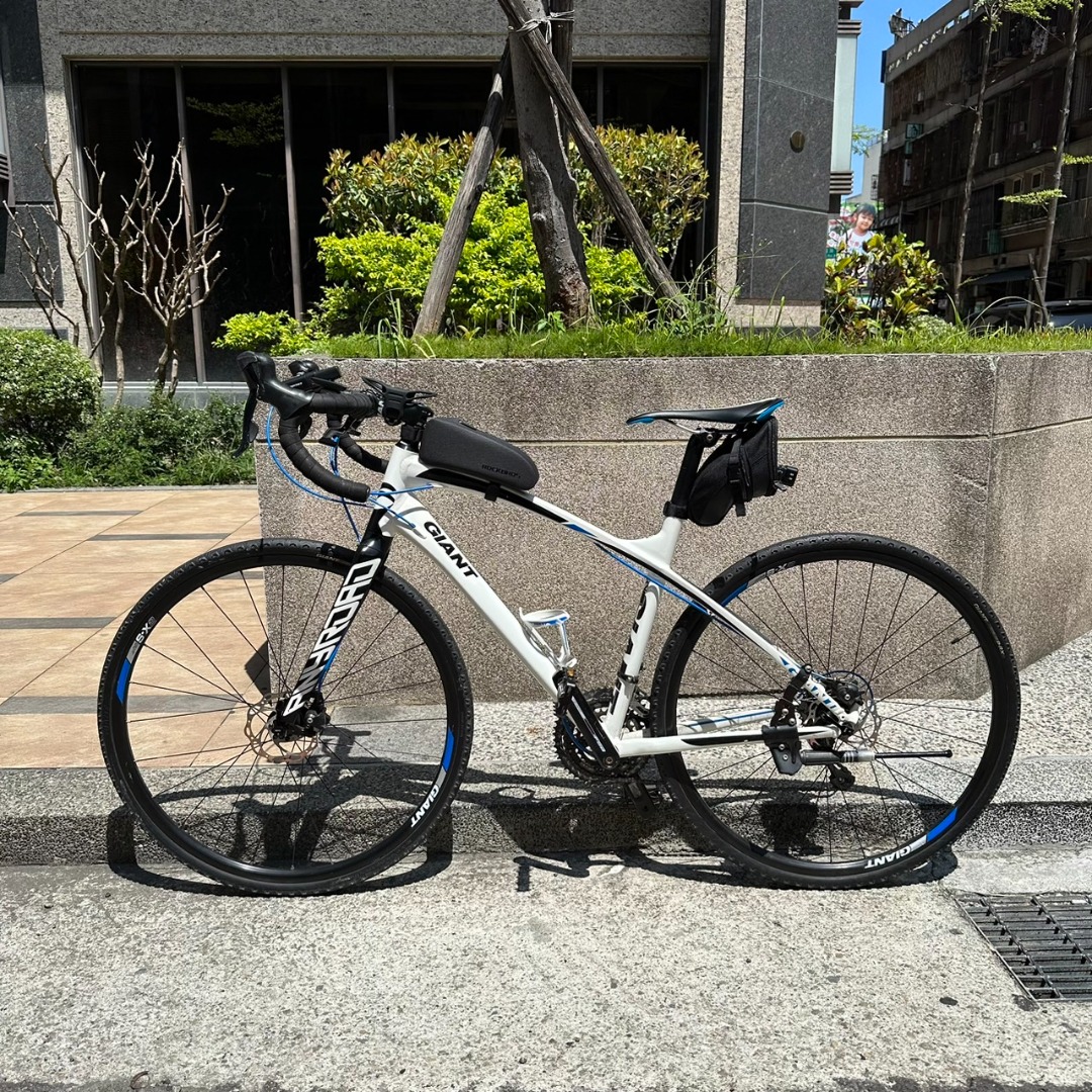 Giant Anyroad 碟煞公路車, 體育器材, 自行車及配件, 單車在旋轉拍賣