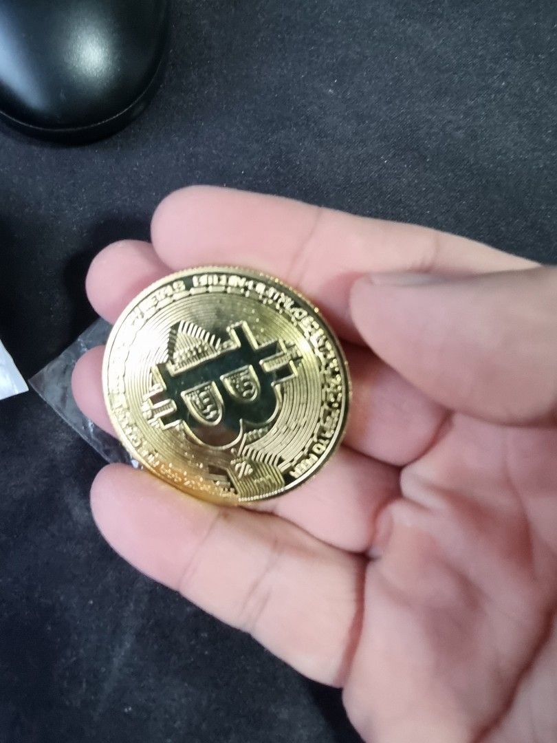 Gold plated Bitcoin Coin collectable, Hobbies & Toys, Memorabilia &  Collectibles, Currency on Carousell
