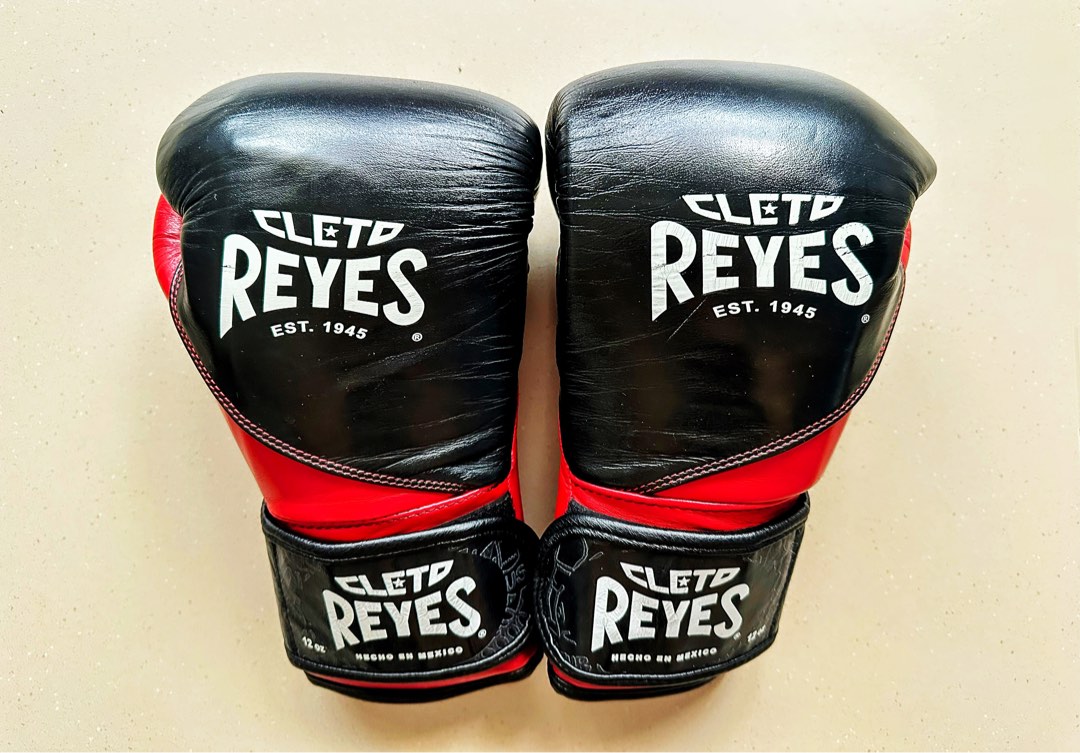 Good condition 12Oz Cleto Reyes High Precision Boxing Gloves, Sports