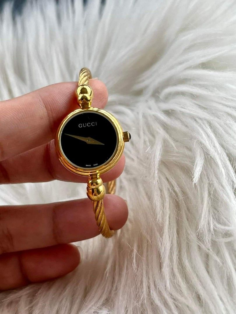 Gucci 2700 2L Bangle Watch