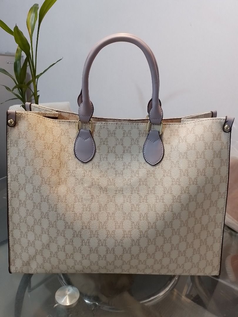 HANDBAG LARGE CAPACITY - WHITE (Category: Luxury Bags & Wallets) located in Taguig. Submitted by almamejia86577 (Listing ID 1230312491, Image 1). Description: HAND BAG LARGE CAPACITY IDEAL FOR OFFICE, SCHOOL OR ANY CASUAL OCCASSION ELEGANT AND CLASSY RETRO-LOOK.