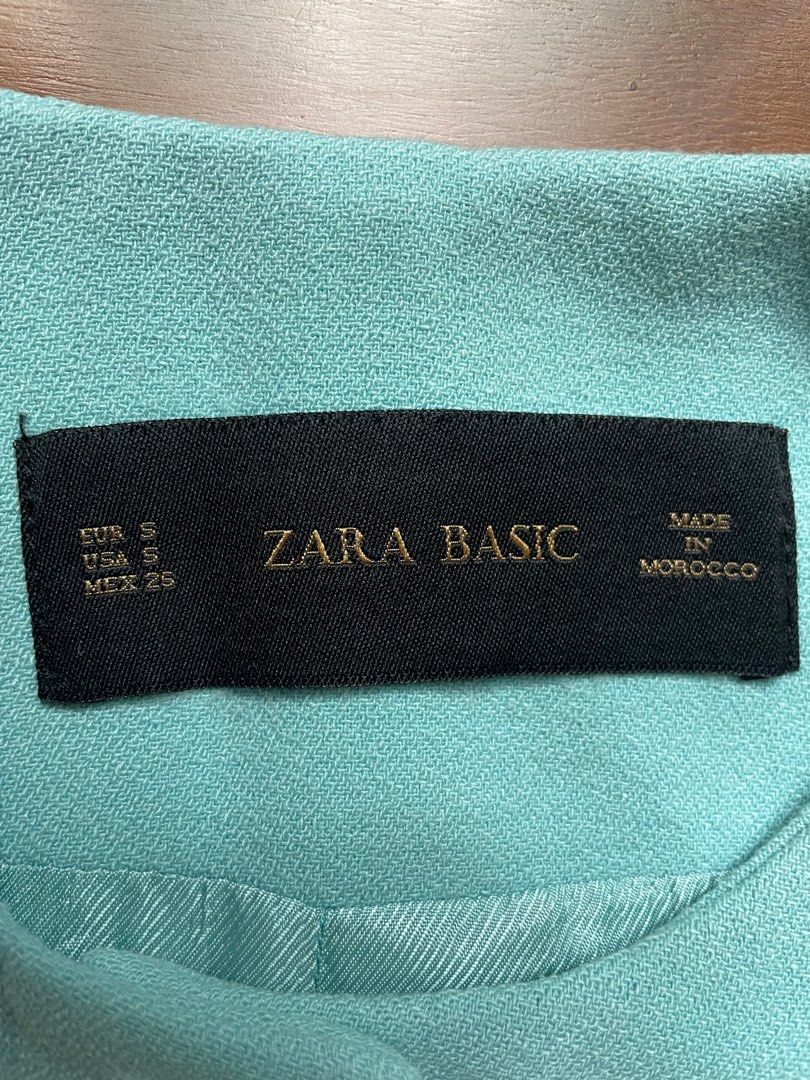 Jacket (Category: Coats, Jackets and Outerwear) located in Singapore. Submitted by peeyushsri (Listing ID 1230276048, Image 2). Description: Brand Zara, size S in Euro and USA, 26 in Mexico, Made in Morocco, well used. Photos do not give the right colour. It is light green as per photo no. 2. .