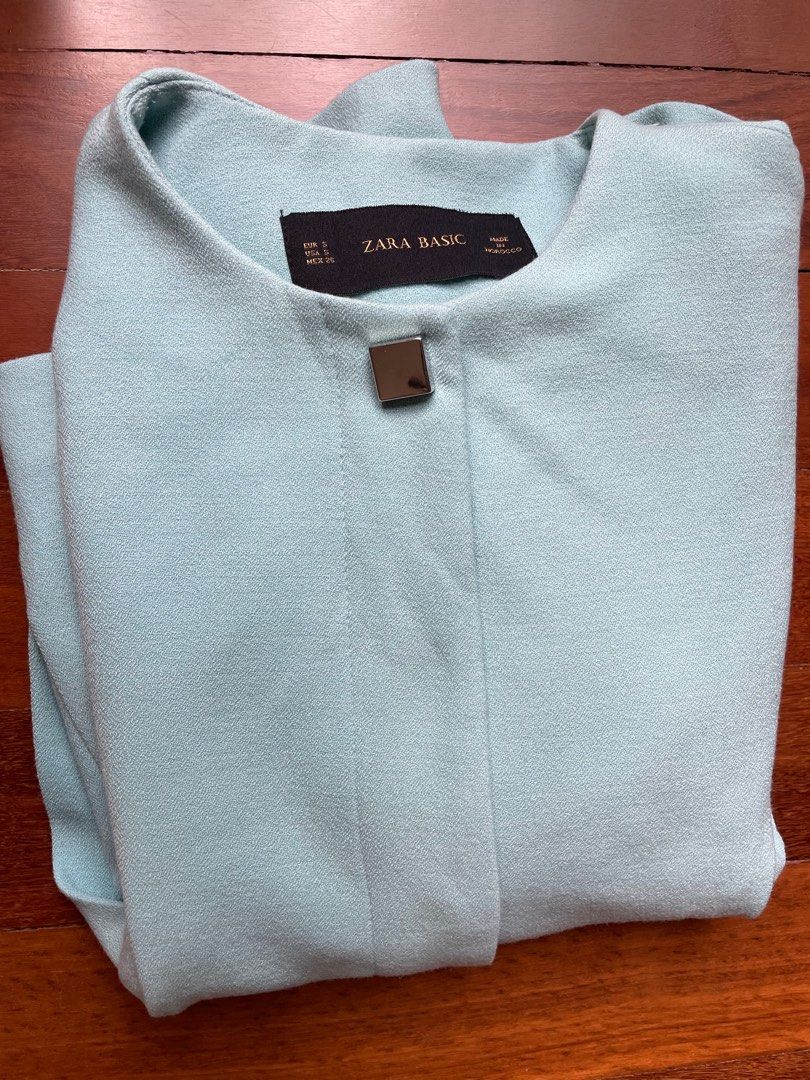 Jacket (Category: Coats, Jackets and Outerwear) located in Singapore. Submitted by peeyushsri (Listing ID 1230276048, Image 3). Description: Brand Zara, size S in Euro and USA, 26 in Mexico, Made in Morocco, well used. Photos do not give the right colour. It is light green as per photo no. 2. .