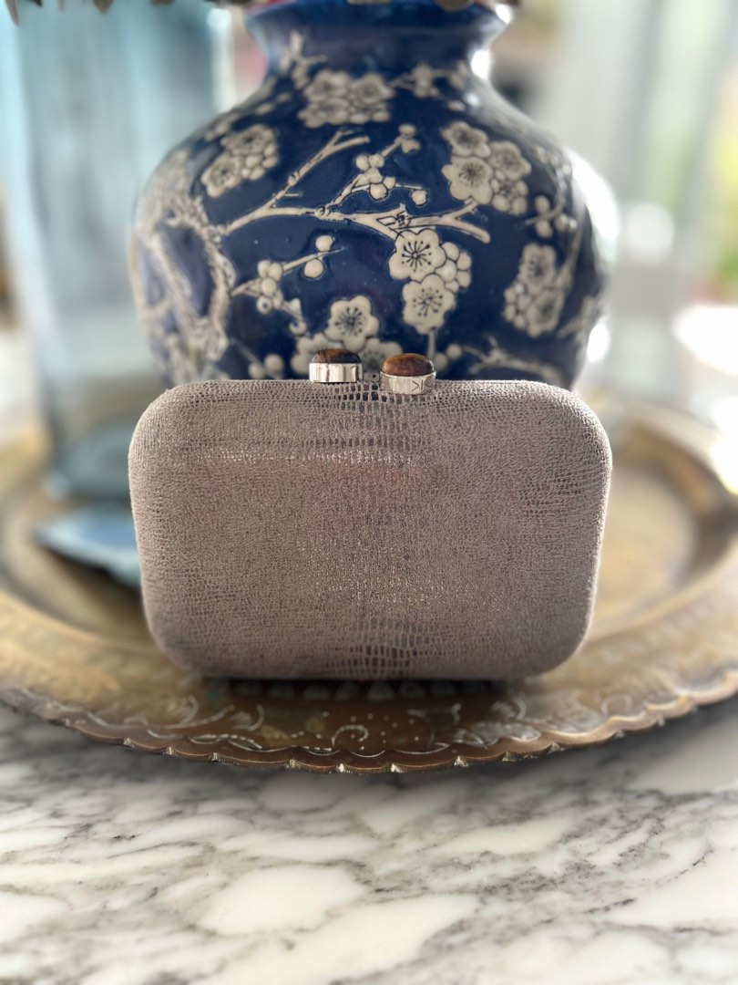 Kotur clutch store