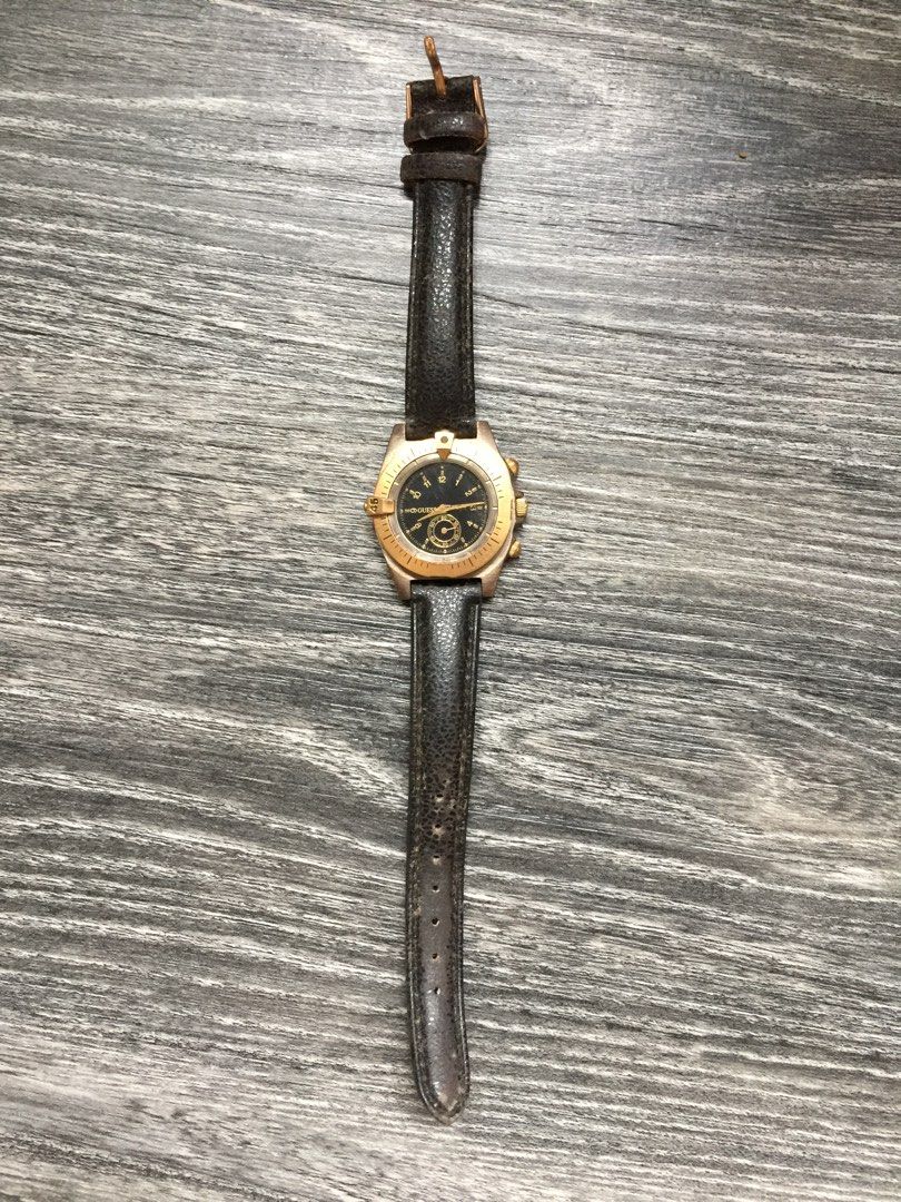 Ladies authentic vintage Guess Watch 3cm diameter.Selling clock face only straps not provided 66lorTPY S310066. Runs on battery. No battery inside