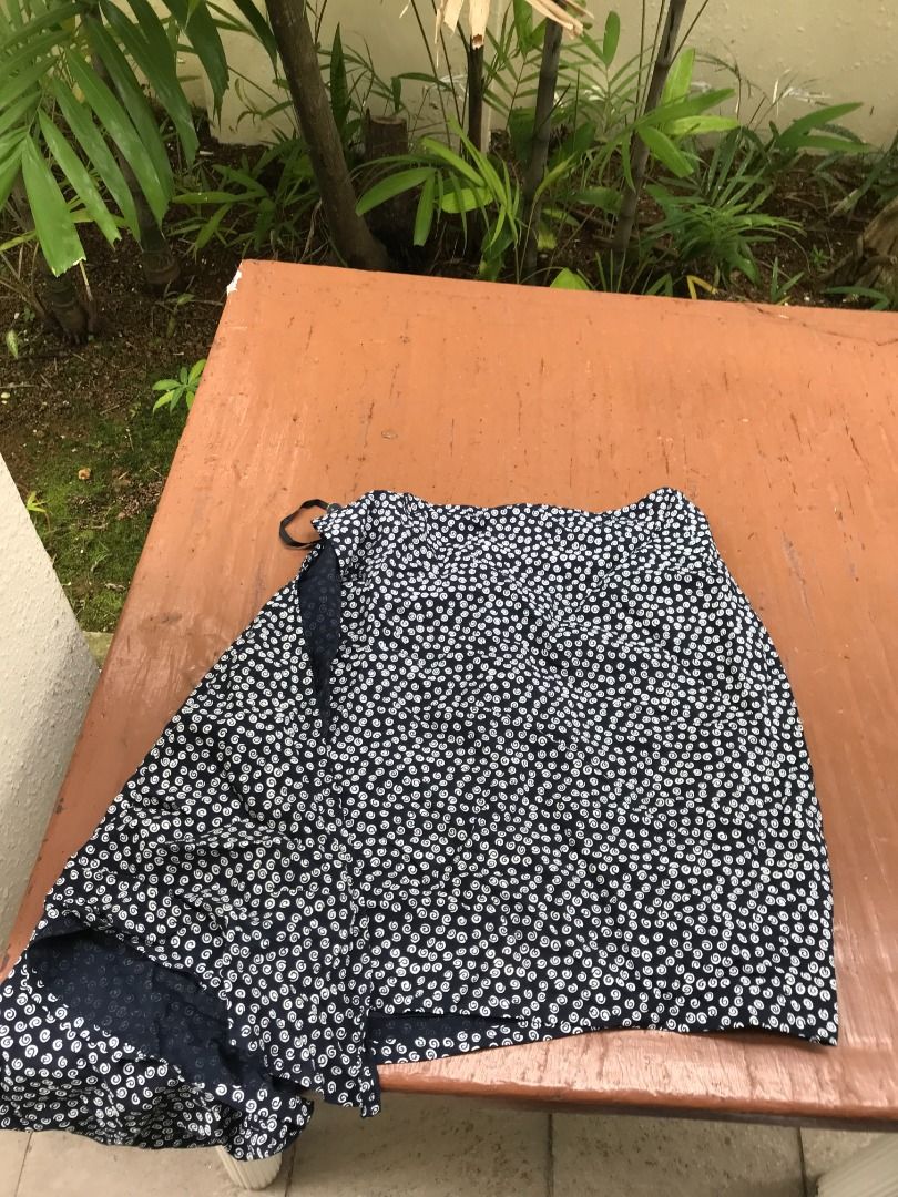 Lea Girl wrap around skirt. Size Large. In good condition