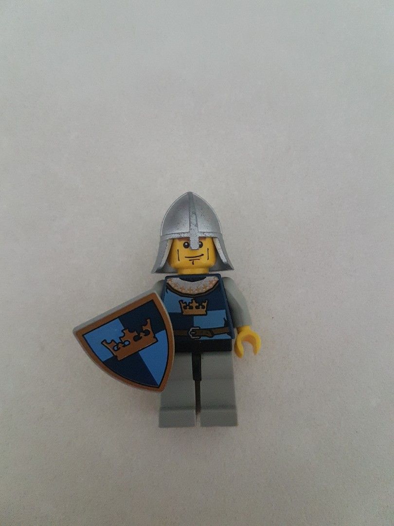 Lego crown discount knight