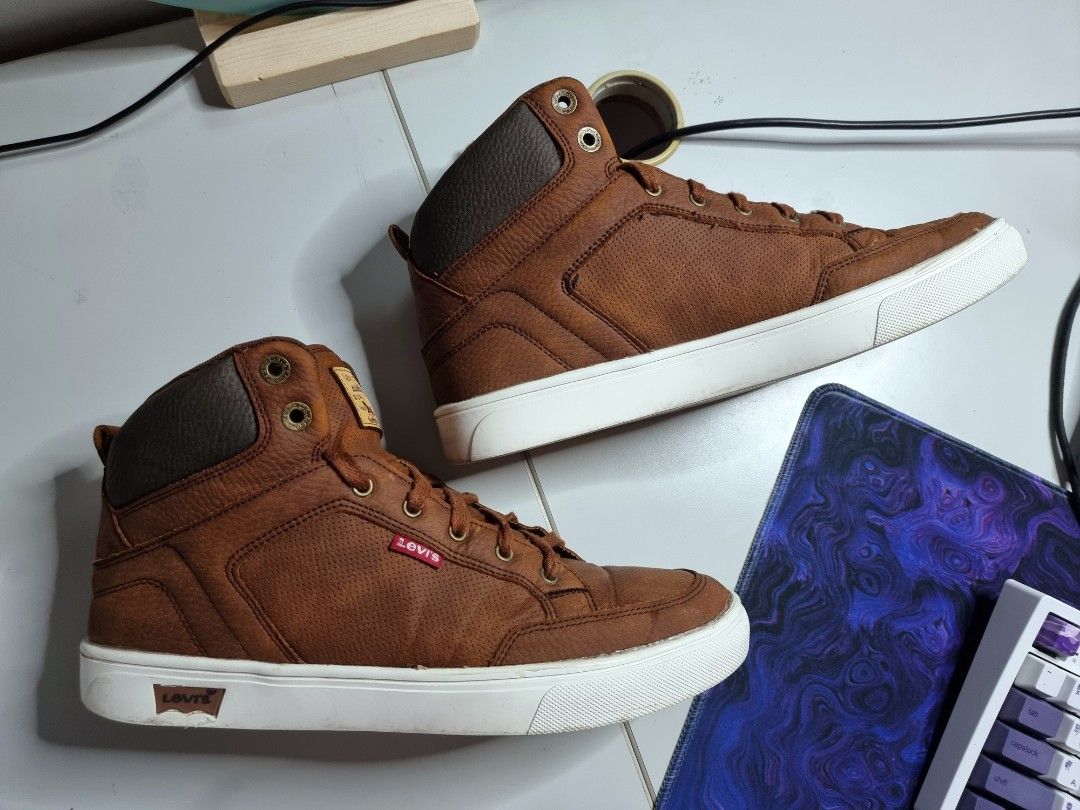Levis store brown shoes