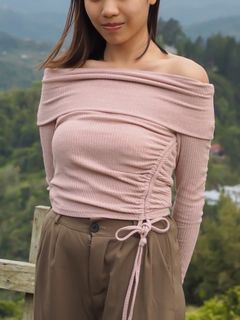 Light Pink Off shoulder top 粉色長袖露肩上衣64245341038850110