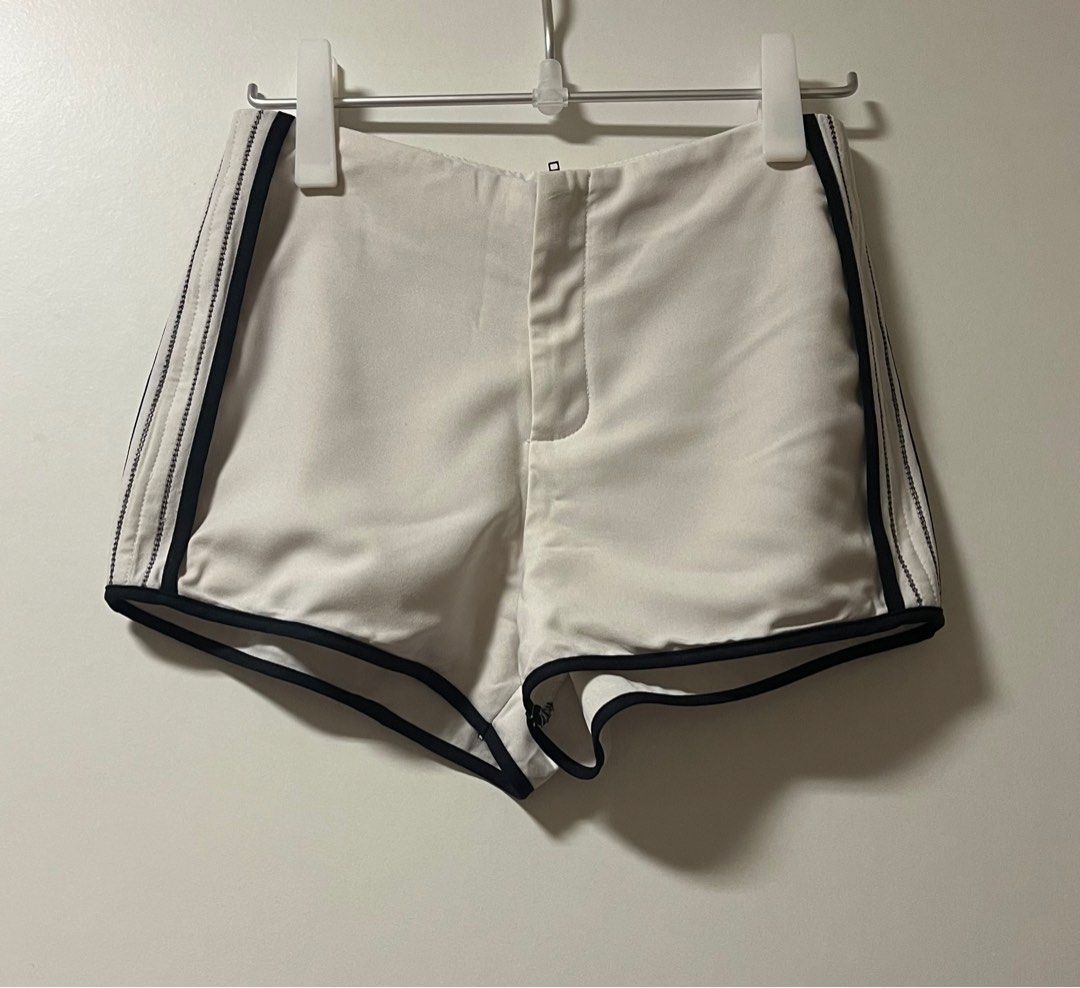 Lined white shorts