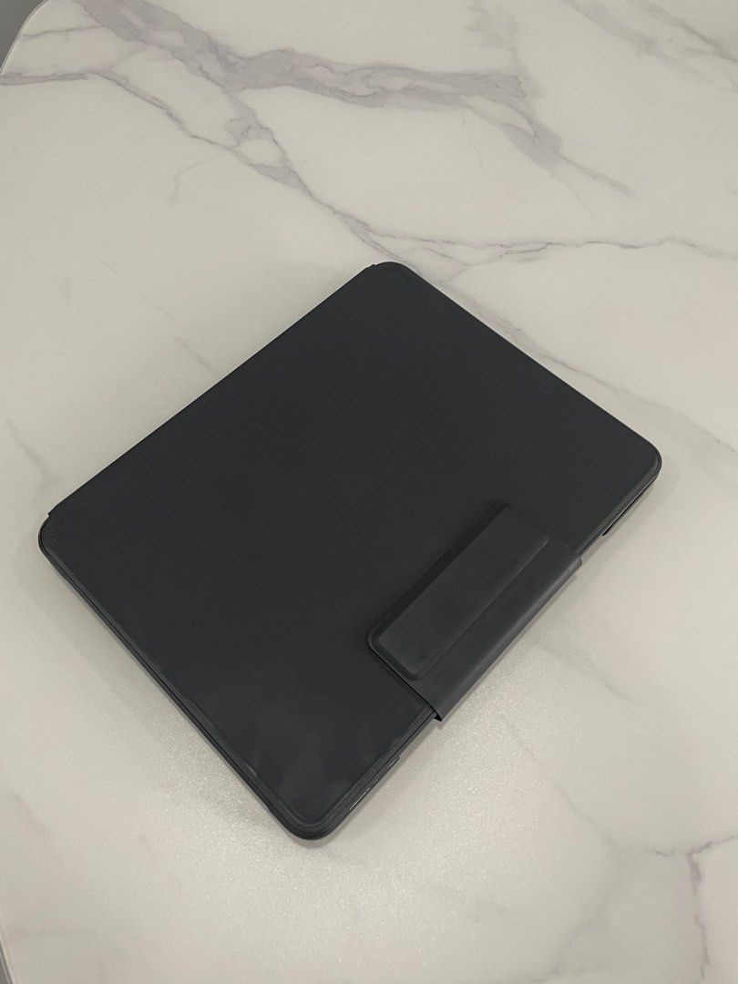 Logitech keyboard folio ipad pro 3rd Gen 12.9 Inch, Telepon Seluler & Tablet, Aksesoris Tablet