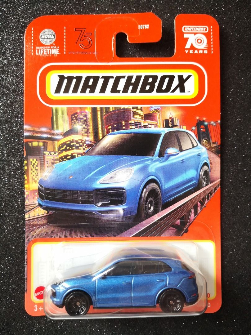 Matchbox Porsche Cayenne Turbo Metalflake Blue Hobbies Toys