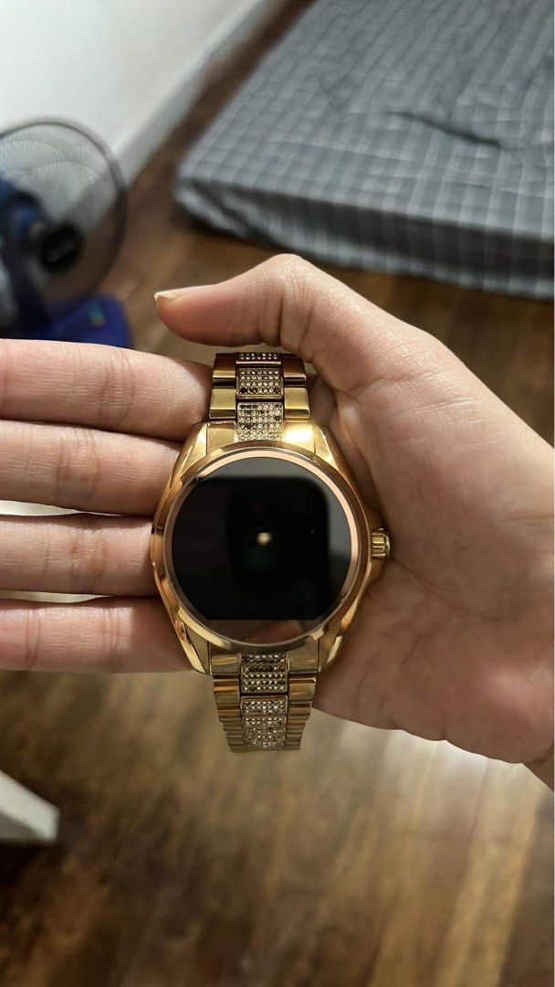 Gold mk hotsell smart watch