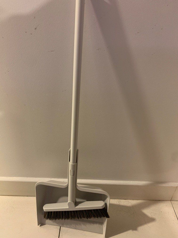 Muji Small Broom and Dustpan, Furniture & Home Living, Cleaning
