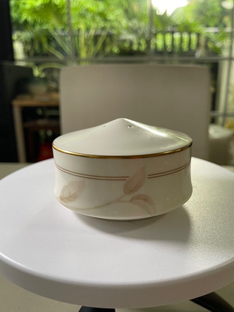 Narumi Mikasa Pepper Shaker (Category: Food Organization & Storage) located in Quezon City. Submitted by meggoquingco (Listing ID 1230256339, Image 3). Description: Brand: Narumi Made In Japan Mode of Payment: Gcash, Maya, BPI.