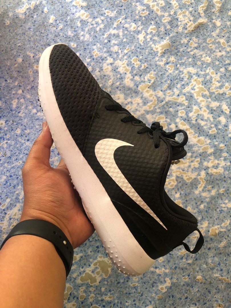 Black nike sale roshe mens