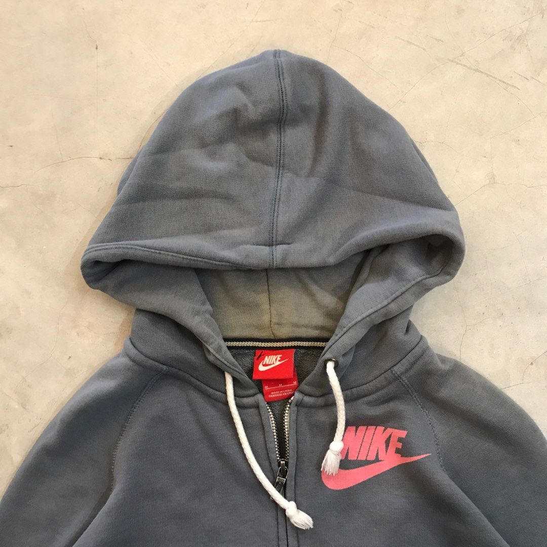 Nike small logo top hoodie