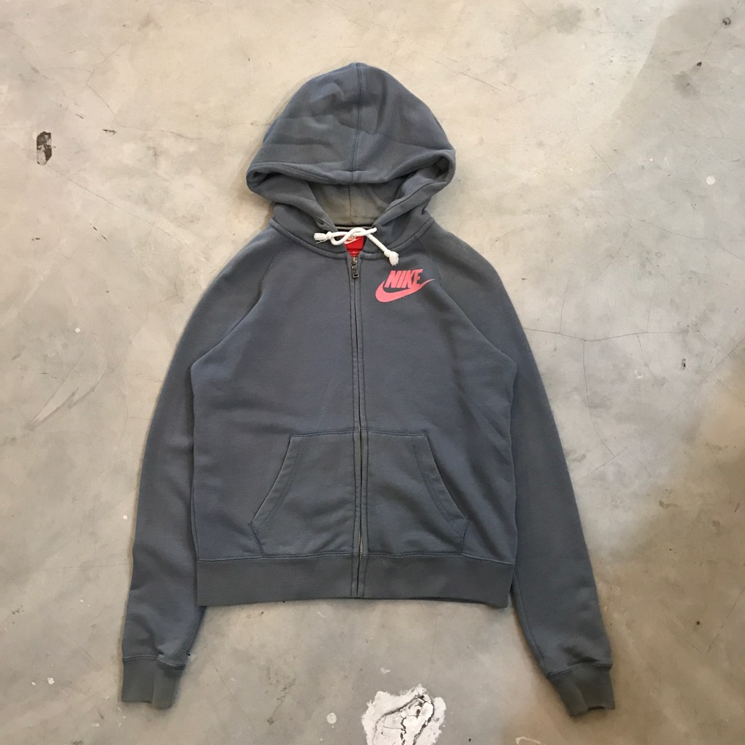 Nike small logo online hoodie