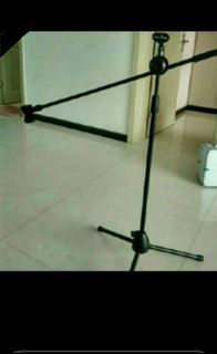Brand new mic stand professional with 2 mic clips ( for studio or karaoke use