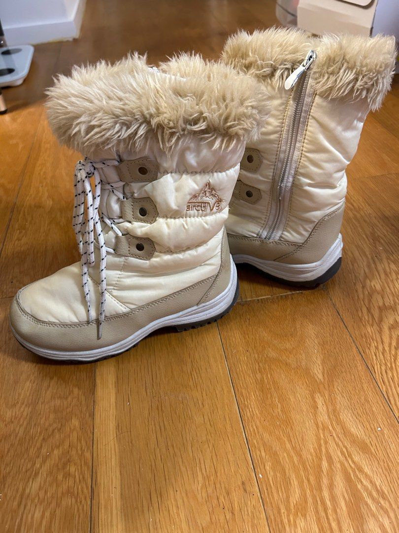 Nordic Girls Snow Boots size 2 suitable for 8 to 9 yr olds