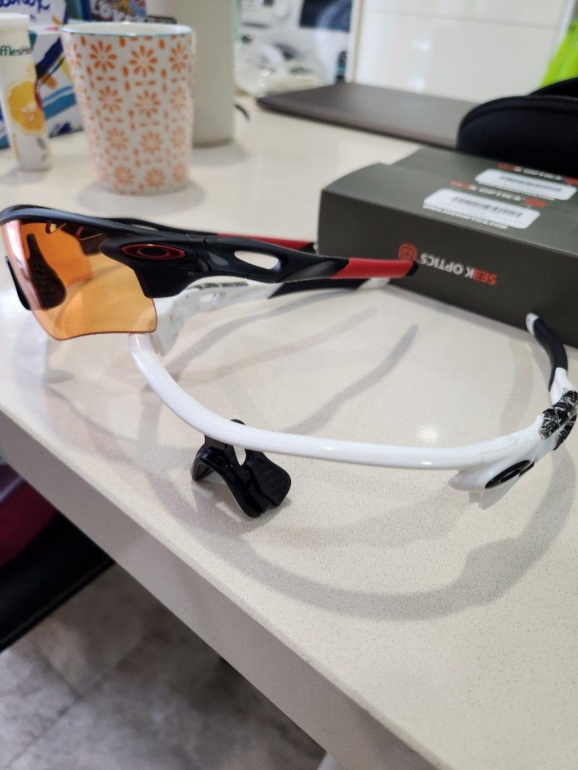 Oakley Radarlock with Replacement Lenses, Men's Fashion, Watches