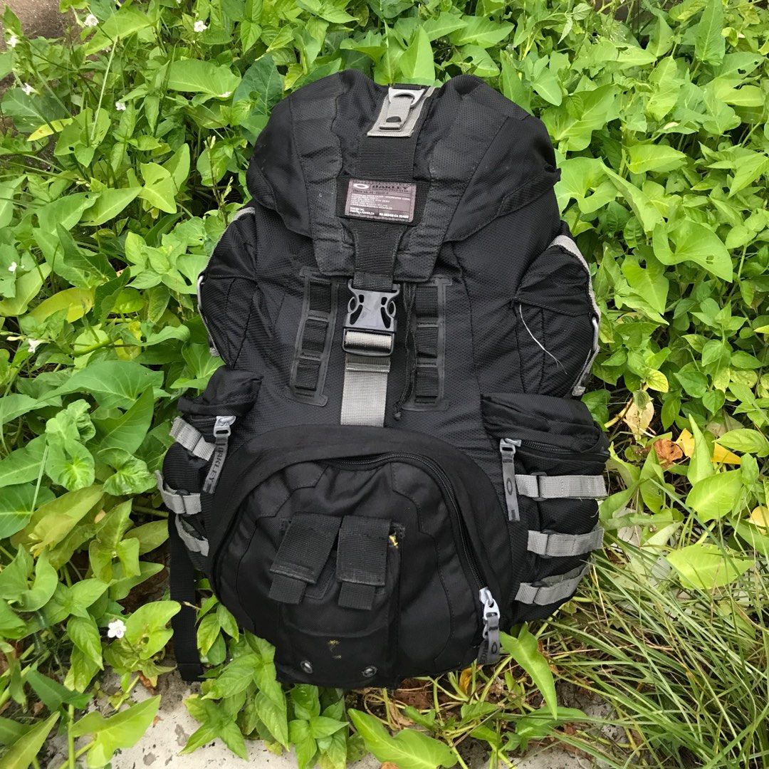 Oakley tactical field gear bag 2025